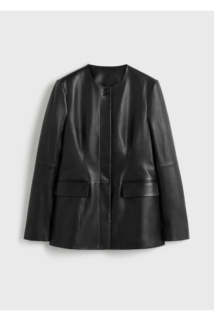 TOTEME 칼라리스 레더 재킷 블랙의 블랙컬러 4번쨰 이미지입니다.