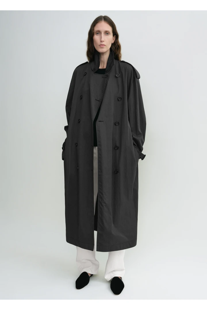 TOTEME 크리스프 썸머 트렌치 워시드 블랙의 워시드 블랙컬러 0번쨰 이미지입니다.