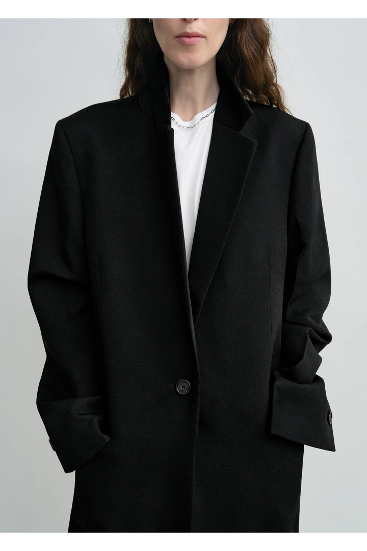 TOTEME 클래식 테일러드 코트 블랙의 블랙컬러 3번쨰 이미지입니다.