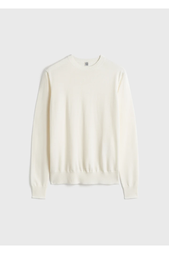 TOTEME 파인 크루 니트 에크루의 에크루컬러 4번쨰 이미지입니다.