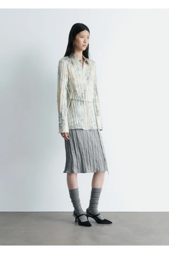 앤아더스토리즈 타이 벨트 크레이프 셔츠의 라이트 그레이 플로럴컬러 ECOMLook입니다.