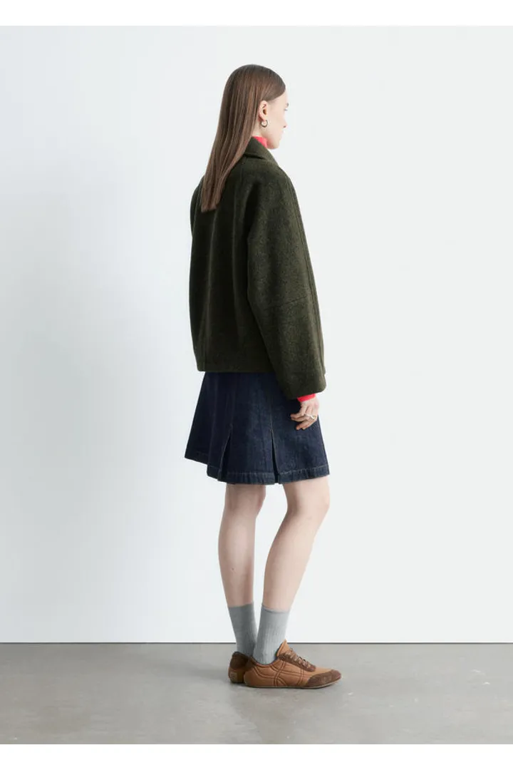 앤아더스토리즈 탑스티치 메리노 울 블렌드 재킷의 다크 카키 그린컬러 ECOMLook입니다.