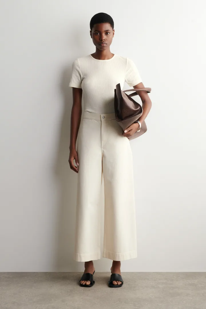 COS default image 35 of 화이트 in 크롭 와이드 레그 데님 트라우저