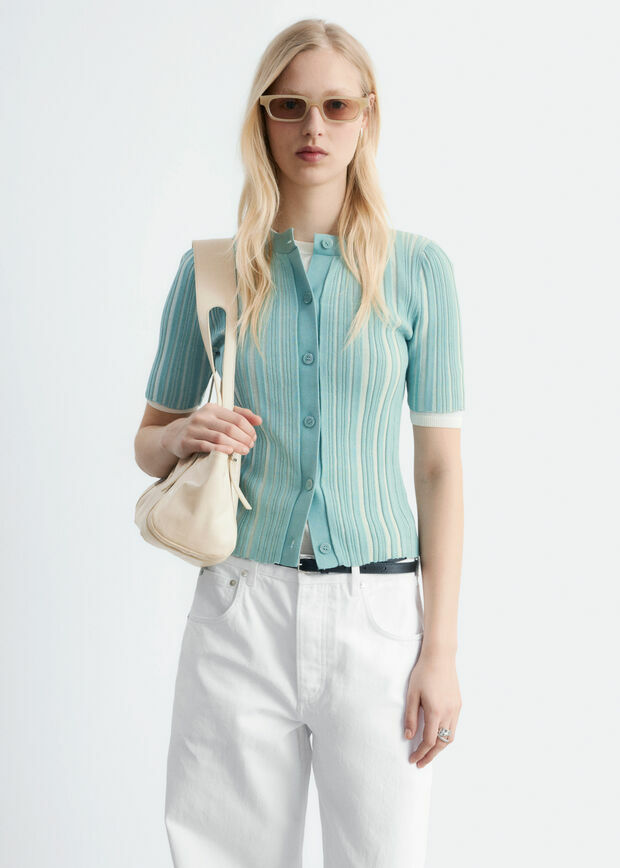 앤아더스토리즈 쇼트 슬리브 립 니트 가디건의 터쿼이즈컬러 ECOMLook입니다.