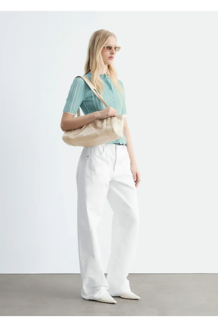 앤아더스토리즈 쇼트 슬리브 립 니트 가디건의 터쿼이즈컬러 ECOMLook입니다.