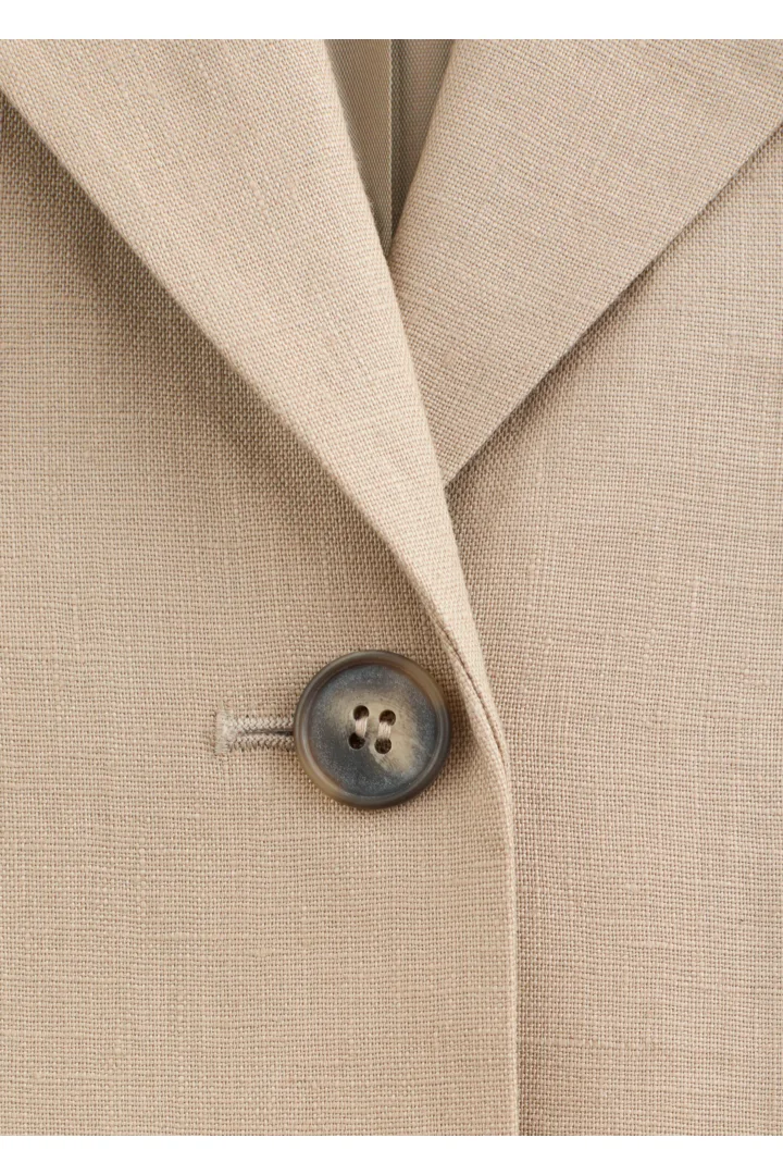 앤아더스토리즈 테이퍼드 리넨 블레이저의 베이지컬러 Detail입니다.