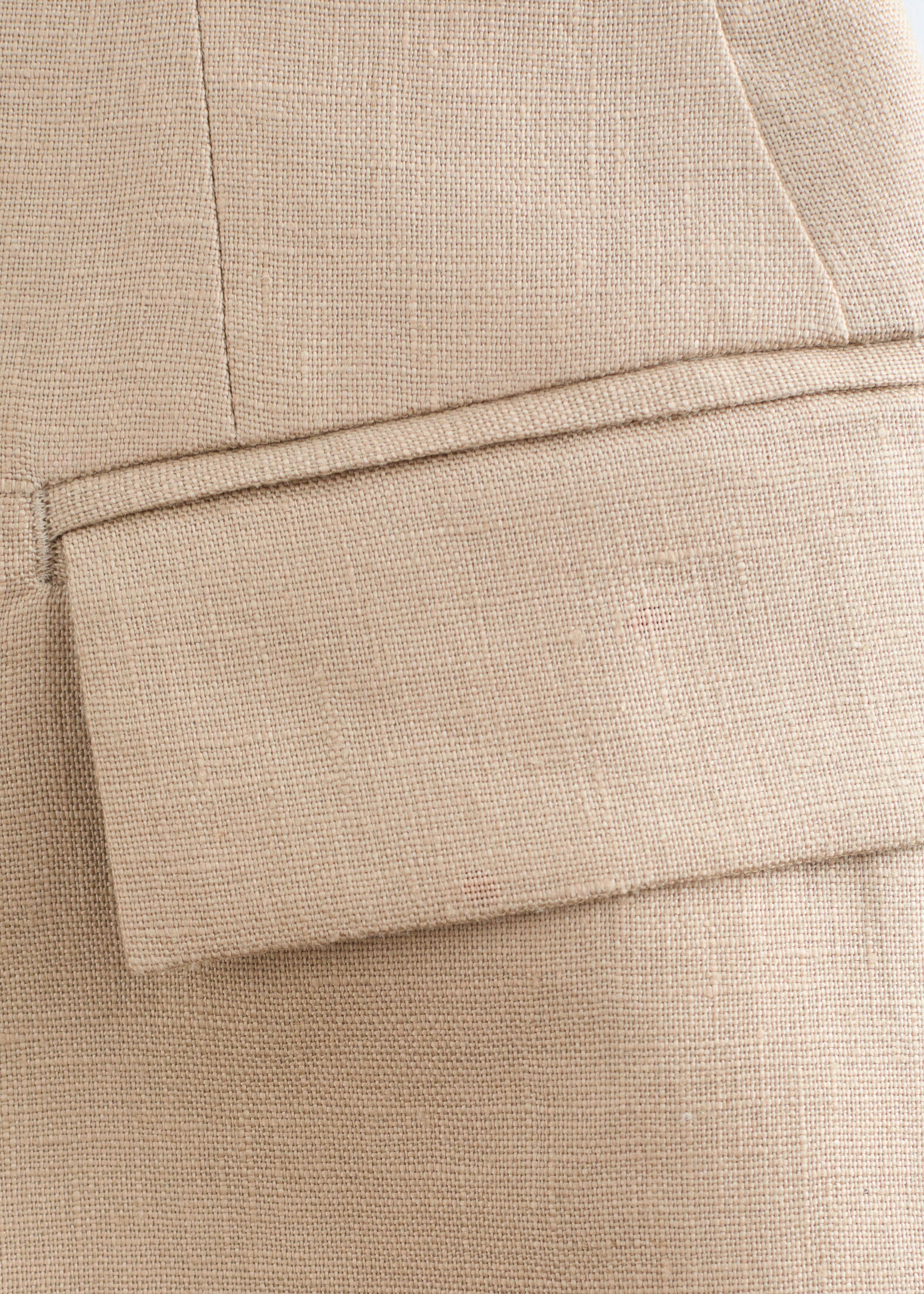 앤아더스토리즈 테이퍼드 리넨 블레이저의 베이지컬러 Detail입니다.