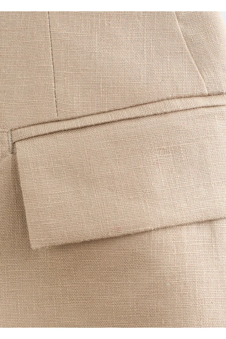 앤아더스토리즈 테이퍼드 리넨 블레이저의 베이지컬러 Detail입니다.