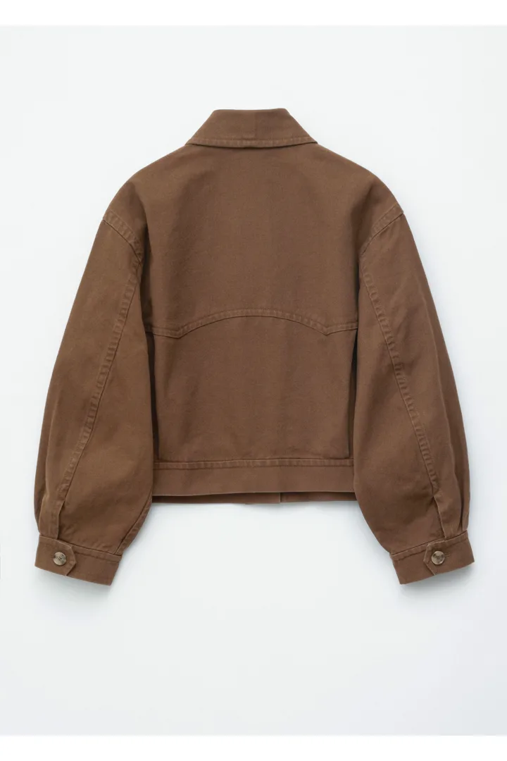 앤아더스토리즈 코튼 유틸리티 자켓의 다크 브라운컬러 Product입니다.