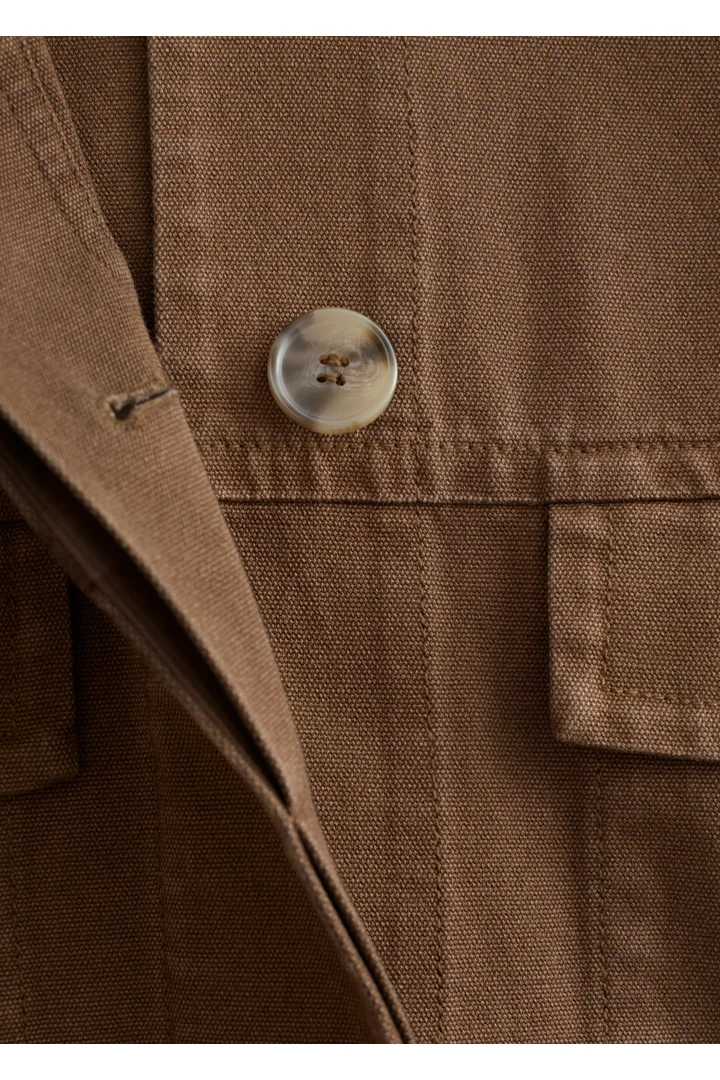 앤아더스토리즈 코튼 유틸리티 자켓의 다크 브라운컬러 Detail입니다.