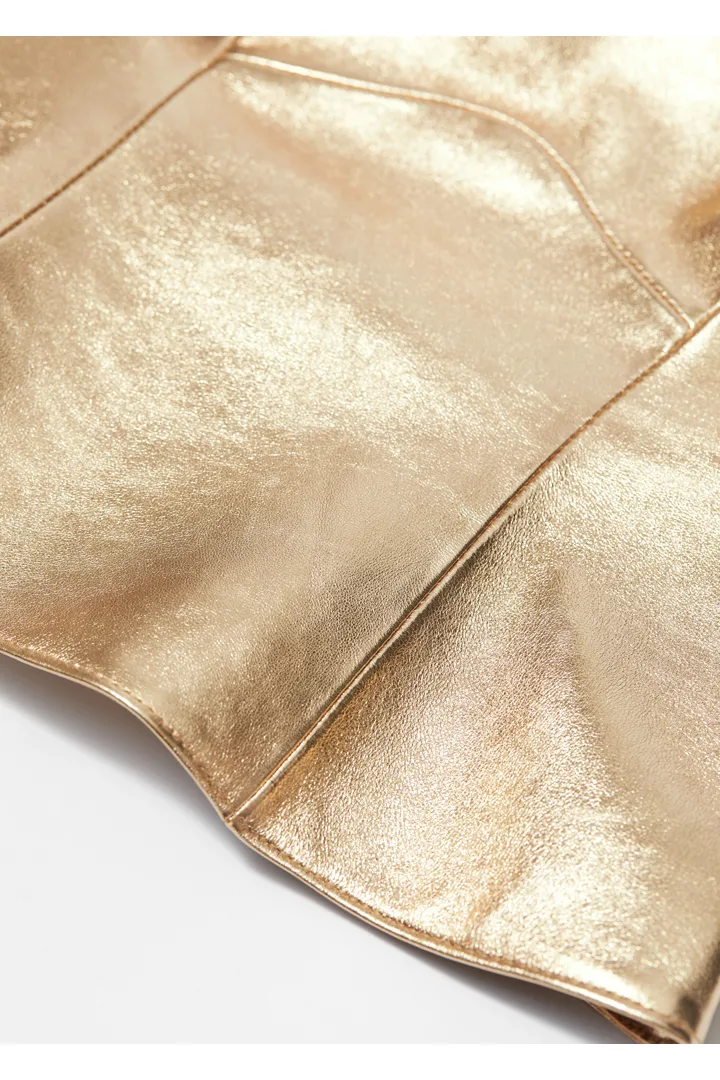 앤아더스토리즈 메탈릭 레더 뷔스티에의 골드컬러 Detail입니다.