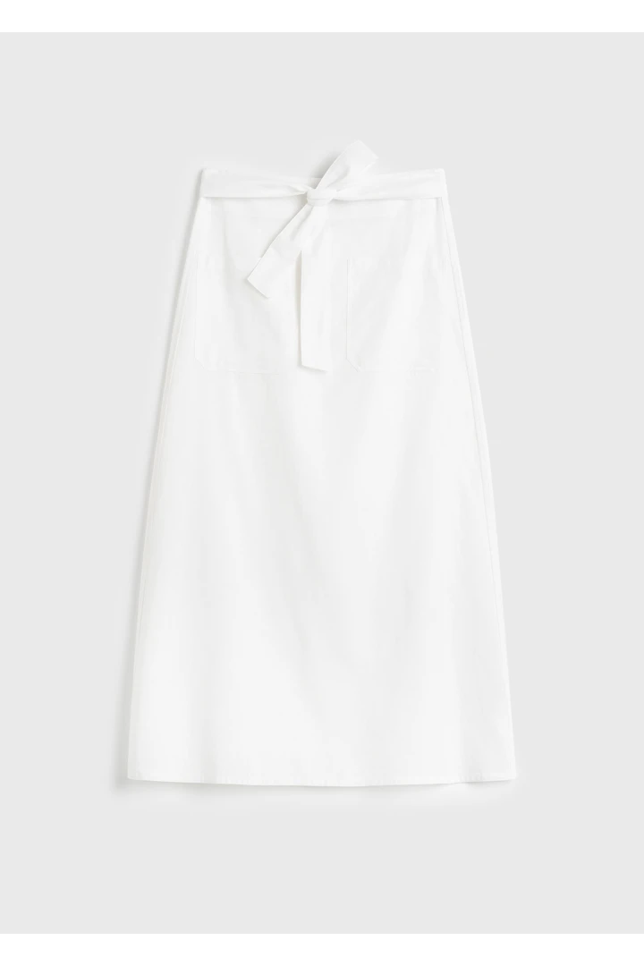 TOTEME 타이 웨이스트 스커트 화이트의 화이트컬러 4번쨰 이미지입니다.