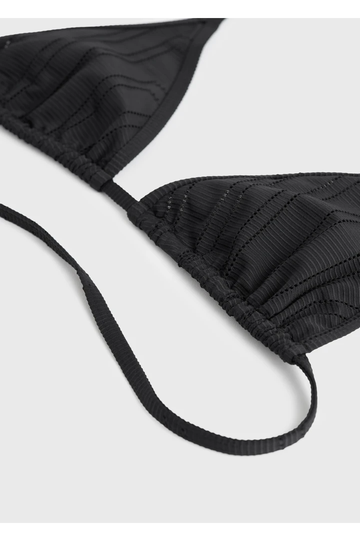 TOTEME 모노그램 포인텔 비키니 탑 블랙의 블랙컬러 4번쨰 이미지입니다.