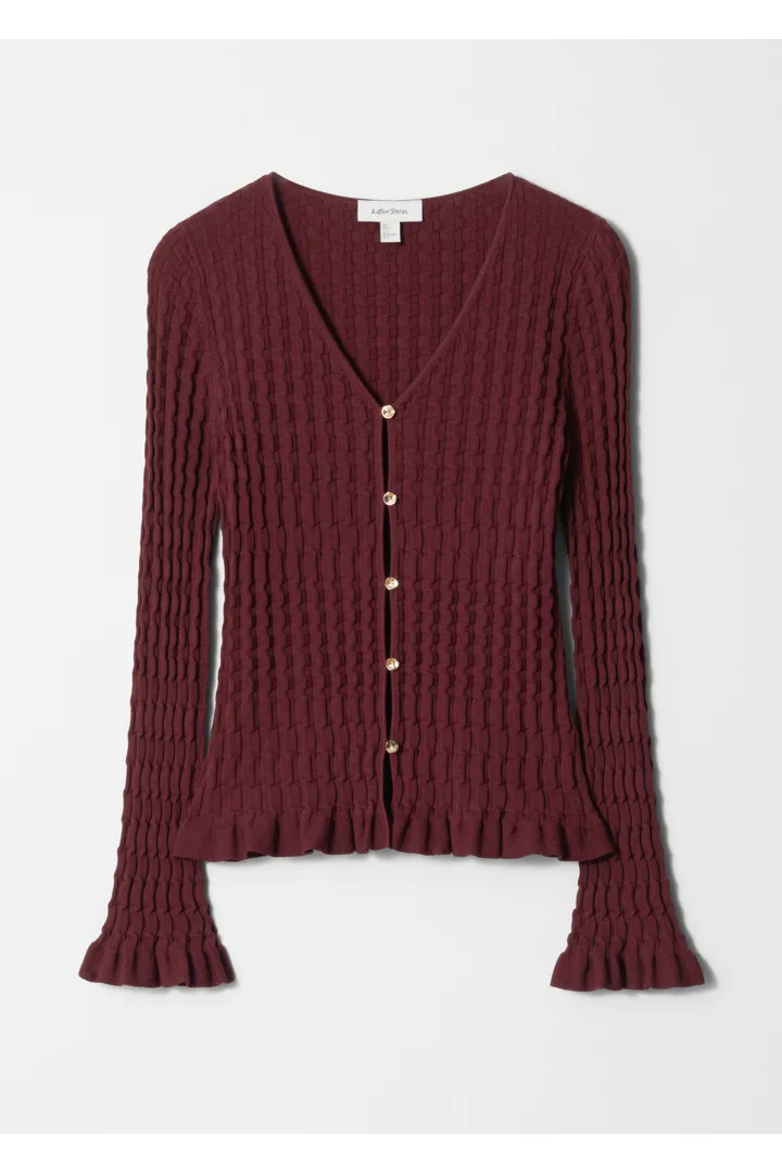 앤아더스토리즈 텍스처 니트 가디건의 다크 레드컬러 Product입니다.