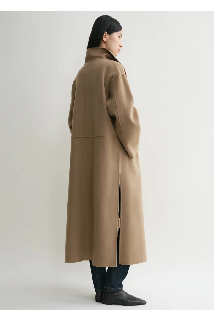 TOTEME 시그니처 울 캐시미어 코트 트러플의 트러플컬러 2번쨰 이미지입니다.