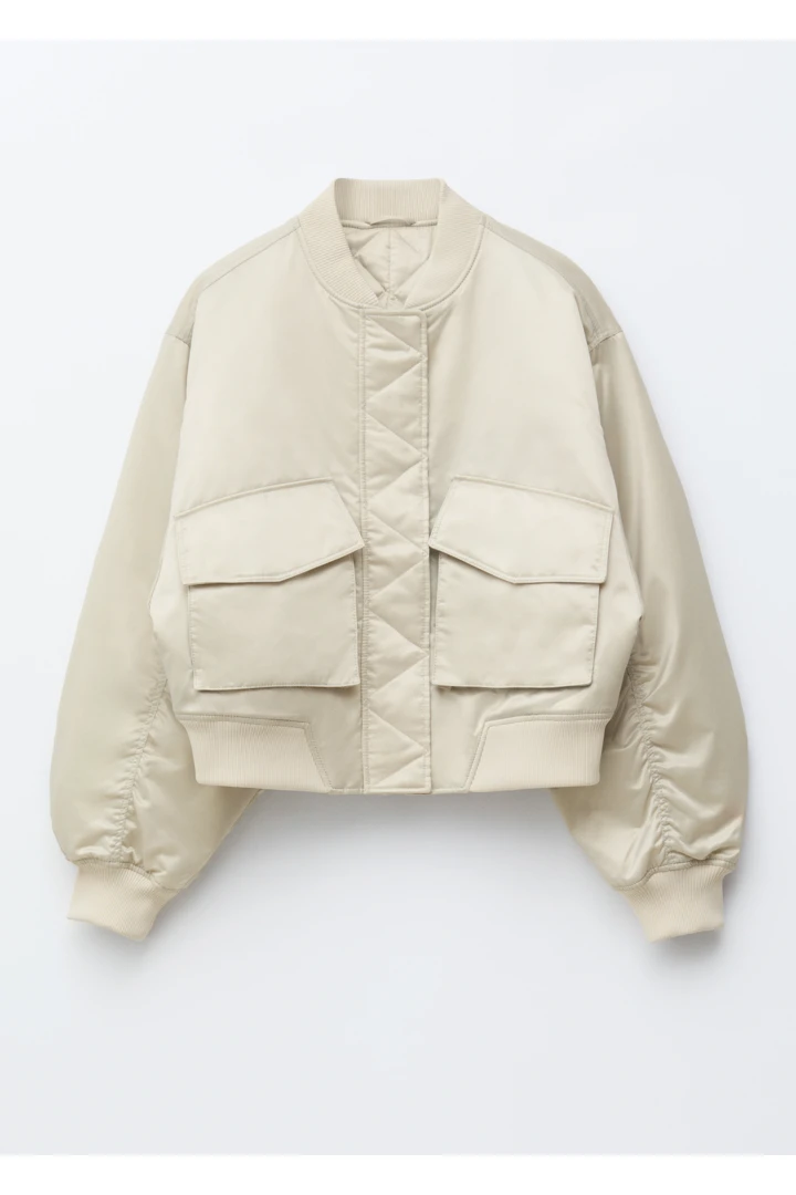 앤아더스토리즈 패디드 보머 자켓의 베이지컬러 Product입니다.