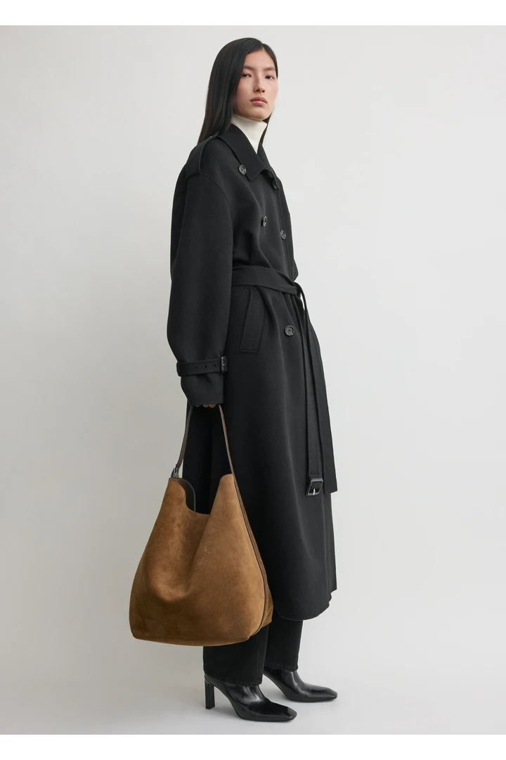 TOTEME 벨티드 토트백 탄의 탄컬러 1번쨰 이미지입니다.