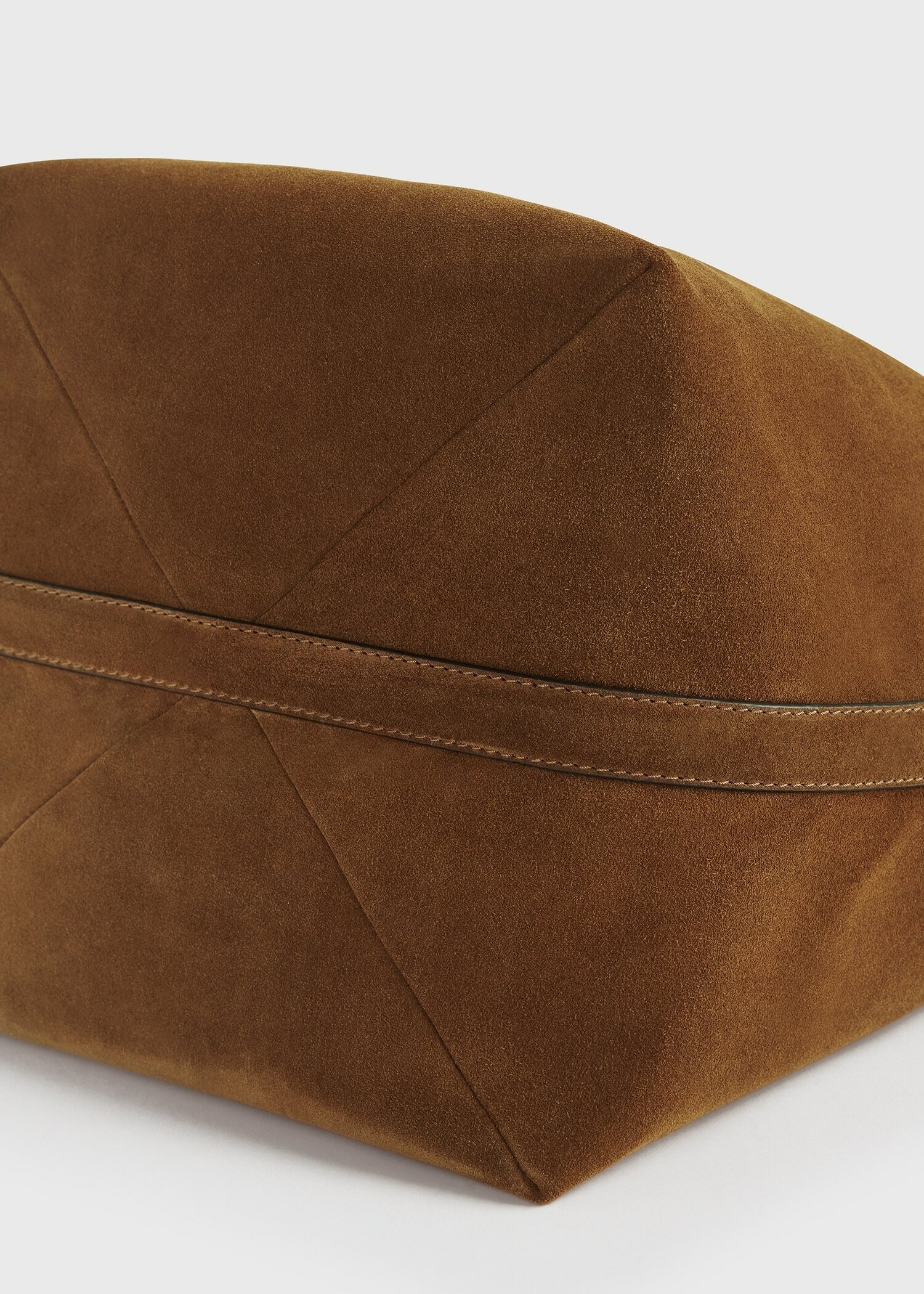 TOTEME 벨티드 토트백 탄의 탄컬러 5번쨰 이미지입니다.