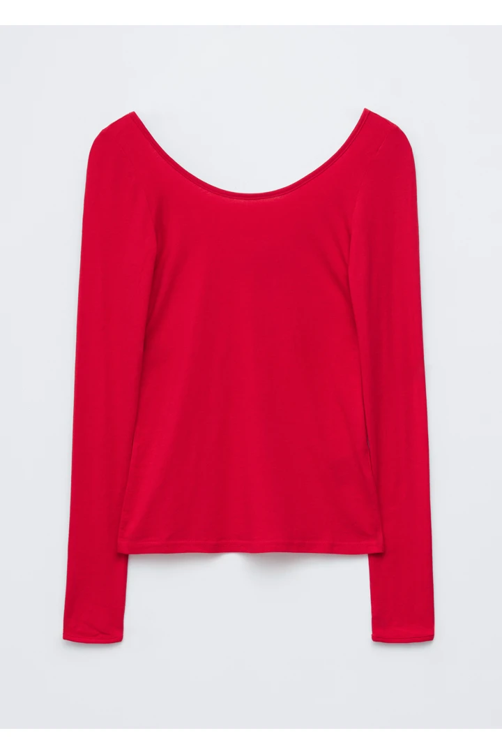 앤아더스토리즈 스쿱 넥 롱 슬리브 탑의 레드컬러 Product입니다.