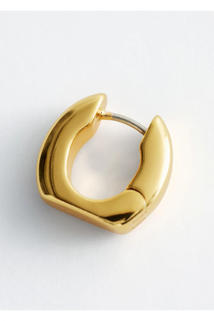 앤아더스토리즈 청키 후프 이어링의 골드컬러 Product입니다.