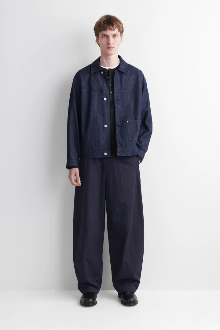 COS default image 27 of 블루 in 엘라스틱 릴랙스드 핏 배럴 레그 트라우저