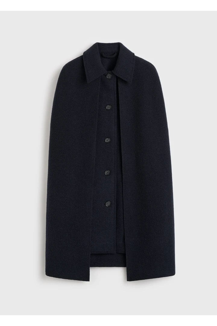 TOTEME 케이프 코트 네이비의 네이비컬러 5번쨰 이미지입니다.