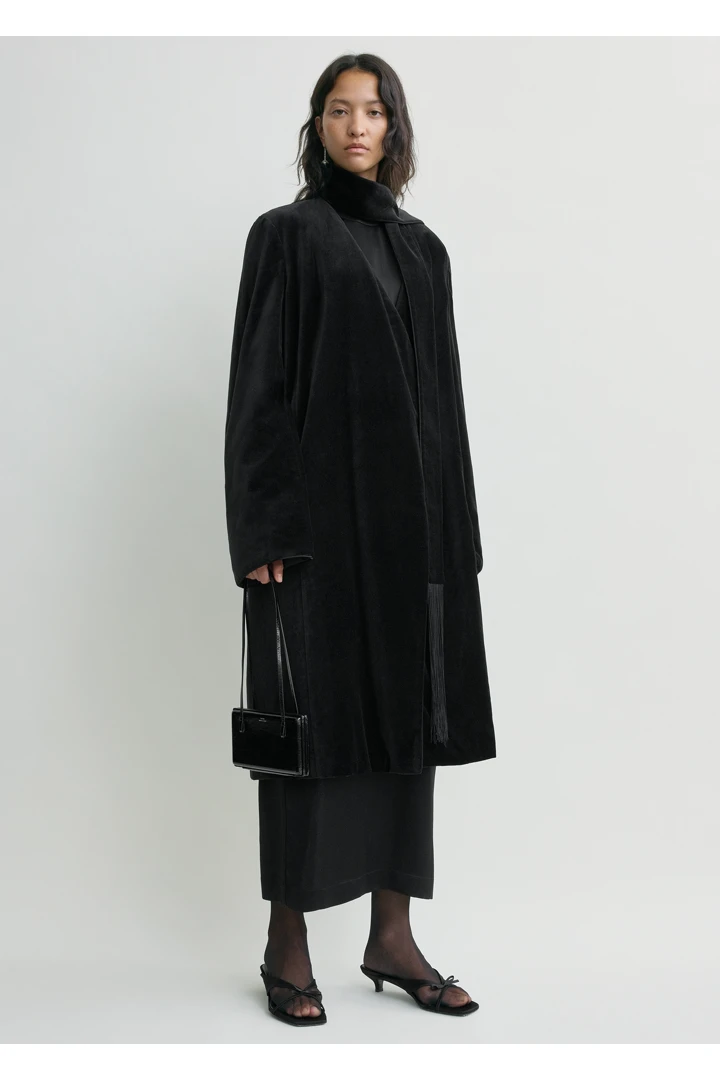 TOTEME 스모킹 코트 블랙의 블랙컬러 0번쨰 이미지입니다.