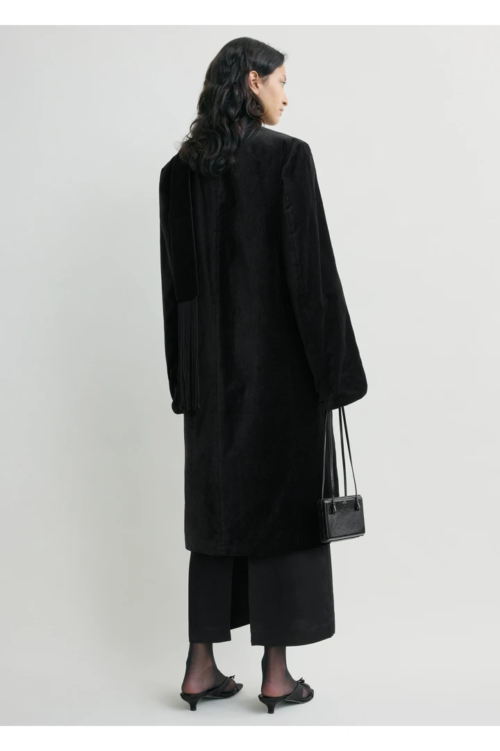 TOTEME 스모킹 코트 블랙의 블랙컬러 2번쨰 이미지입니다.