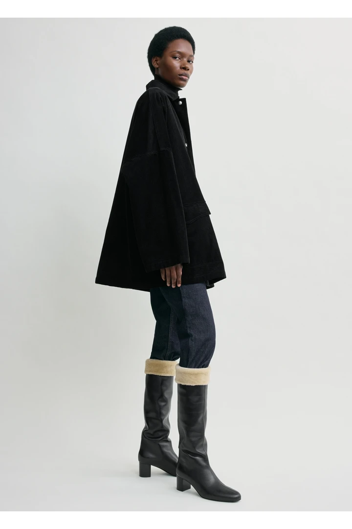 TOTEME 코드 오버셔츠 재킷 블랙의 블랙컬러 1번쨰 이미지입니다.