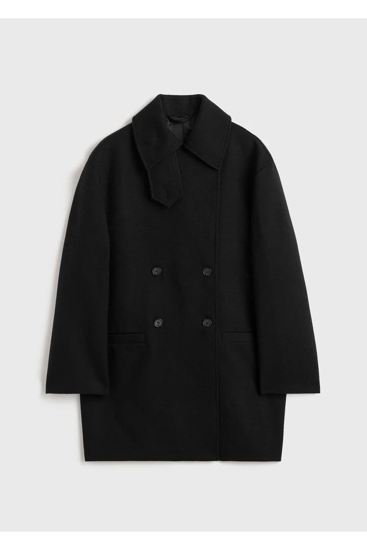 TOTEME 브로드 피코트 블랙의 블랙컬러 5번쨰 이미지입니다.