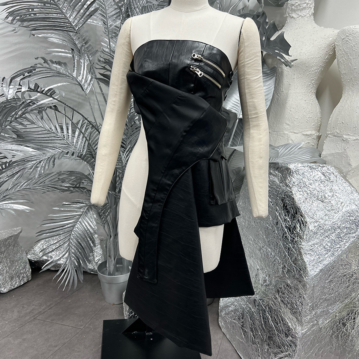 아드베스 [현대백화점] [KB국민카드, H.Point PayKB국민카드6%할인~10/08]Draping Corset (Black) W23DCPUP00 +할인쿠폰