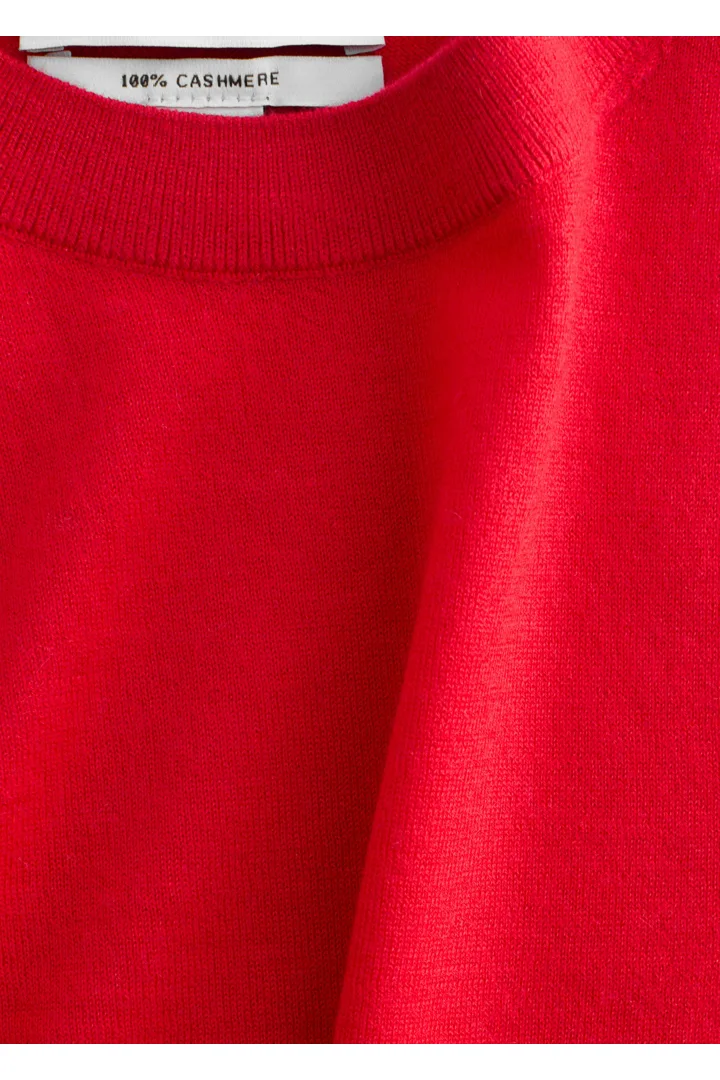 앤아더스토리즈 캐시미어 스웨터 베스트의 브라이트 레드컬러 Detail입니다.