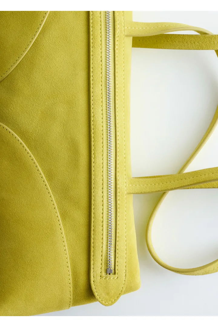 앤아더스토리즈 슬림 숄더 백의 브라이트 옐로우컬러 Product입니다.