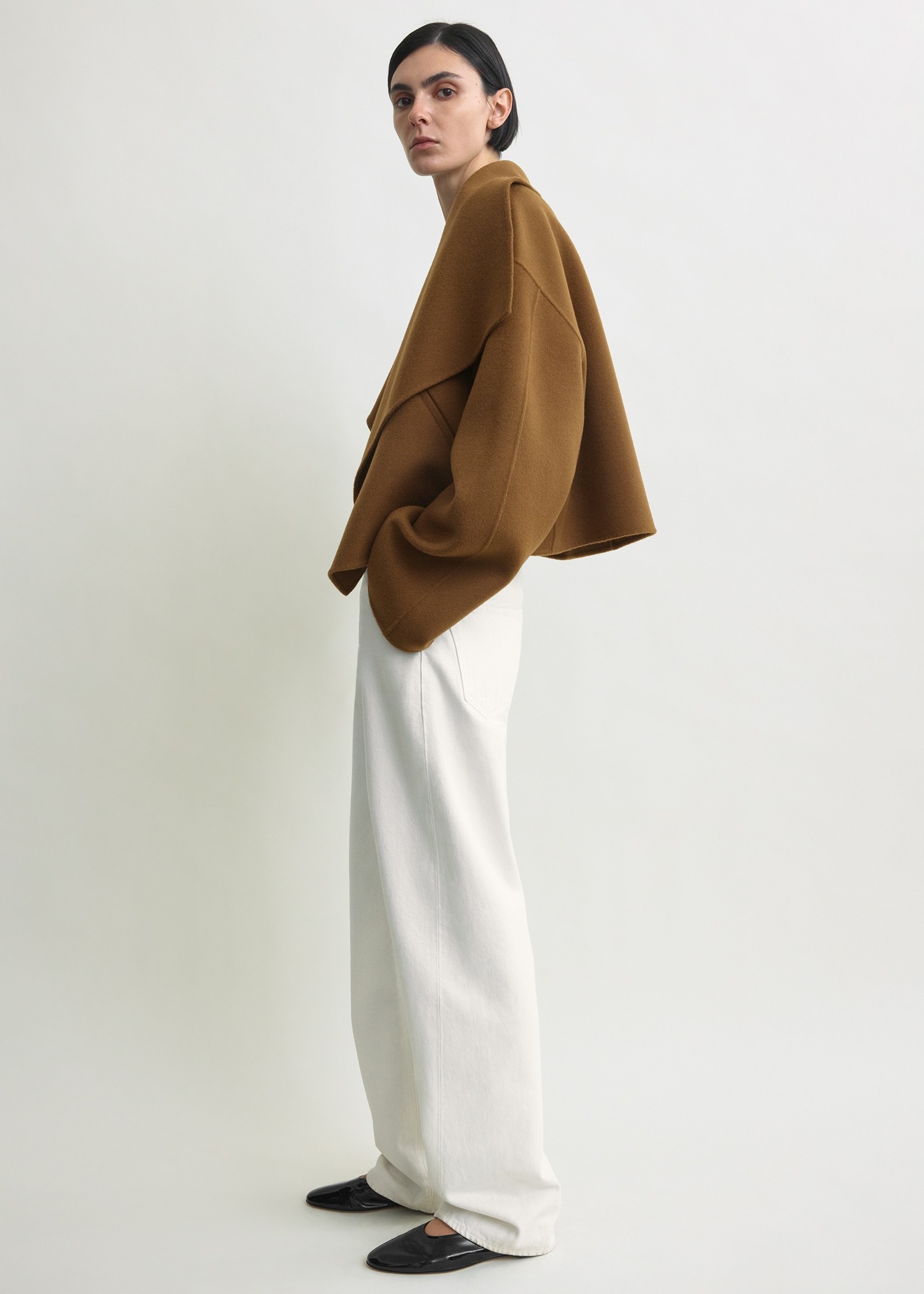 TOTEME 시그니처 더블 재킷 토바코의 토바코컬러 1번쨰 이미지입니다.