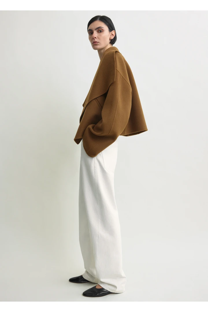 TOTEME 시그니처 더블 재킷 토바코의 토바코컬러 1번쨰 이미지입니다.