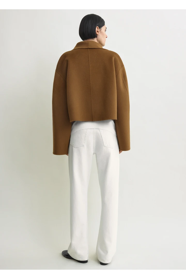 TOTEME 시그니처 더블 재킷 토바코의 토바코컬러 2번쨰 이미지입니다.