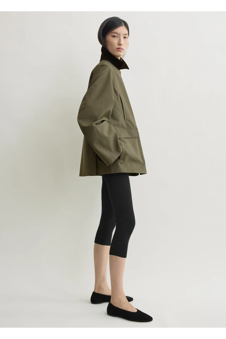 TOTEME 썸머 컨트리 재킷 카키의 카키컬러 1번쨰 이미지입니다.