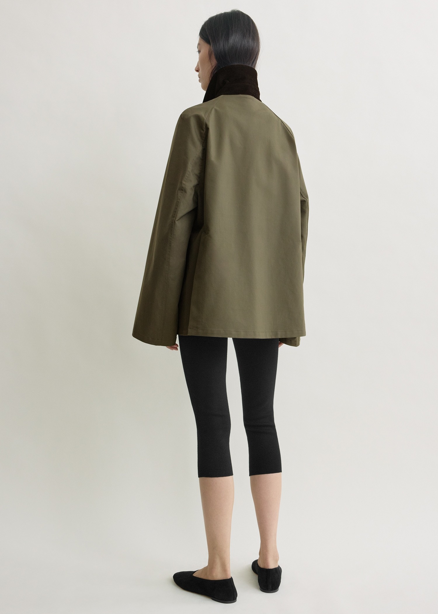 TOTEME 썸머 컨트리 재킷 카키의 카키컬러 2번쨰 이미지입니다.