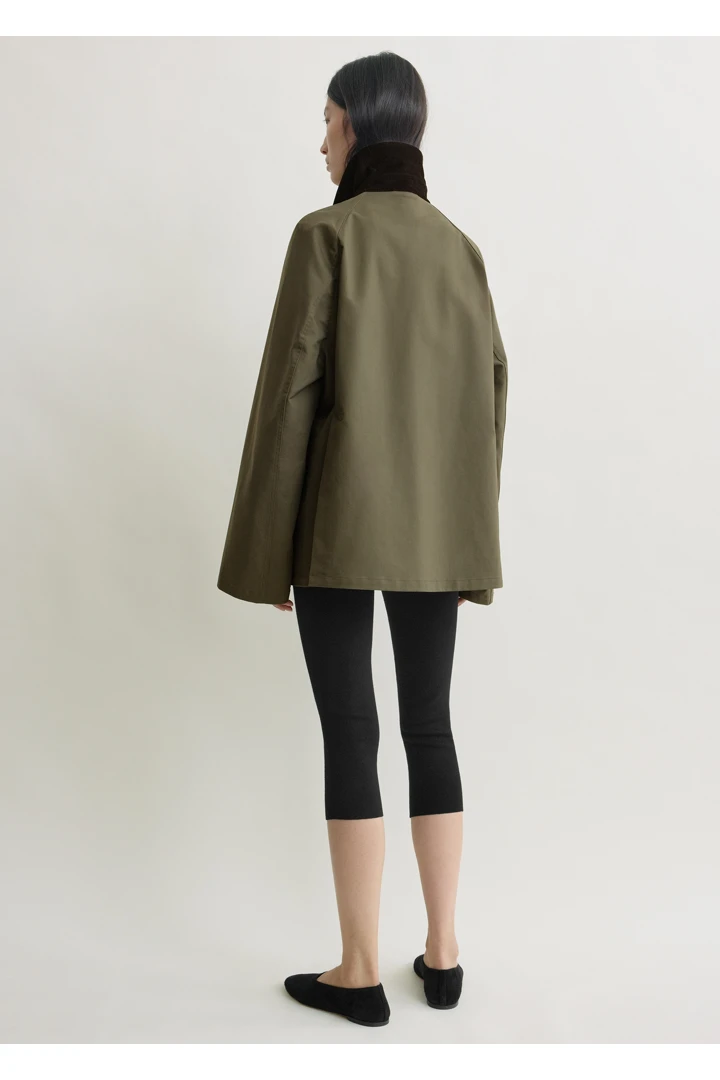 TOTEME 썸머 컨트리 재킷 카키의 카키컬러 2번쨰 이미지입니다.