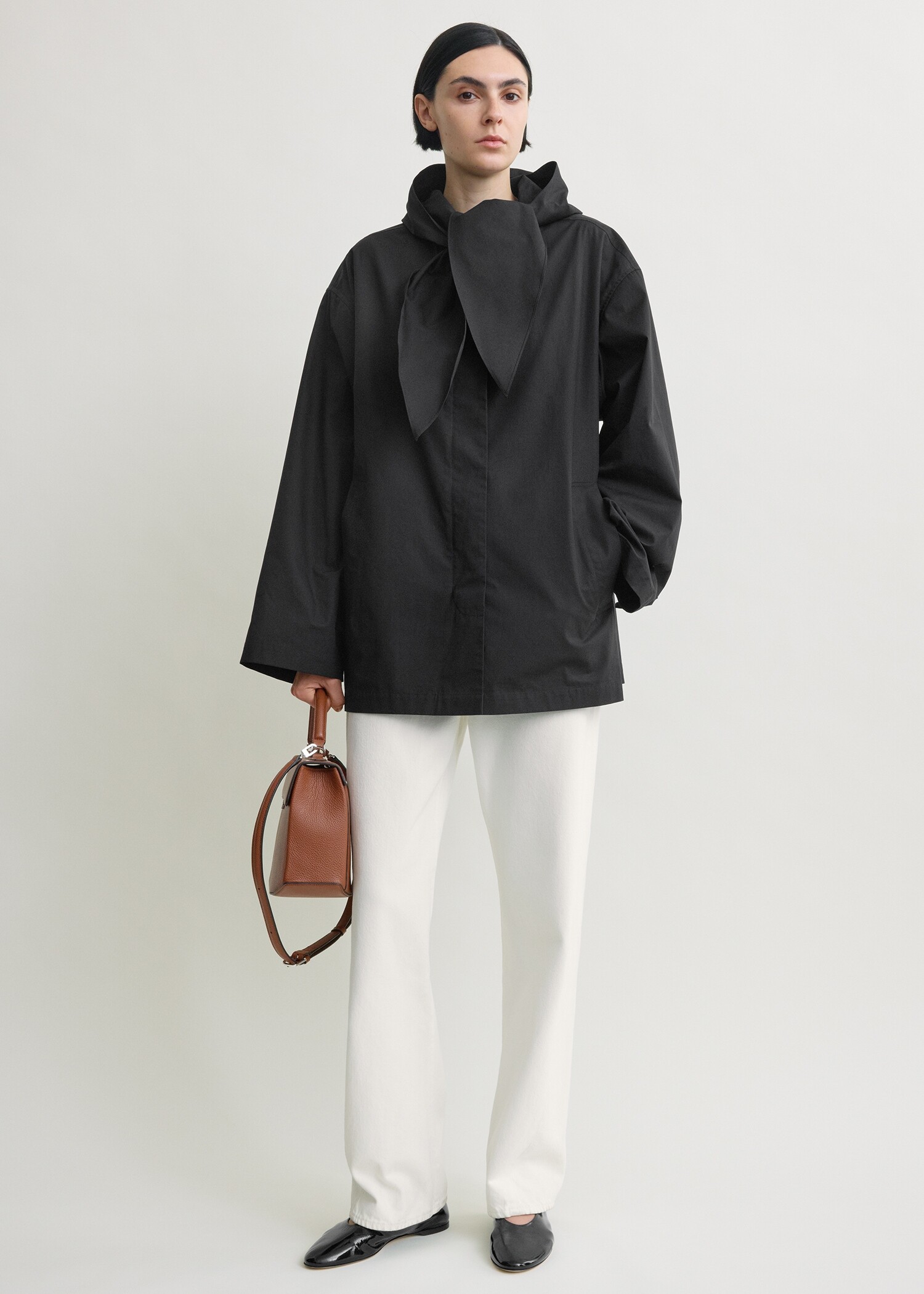 TOTEME 테크니컬 스카프 재킷 블랙의 블랙컬러 0번쨰 이미지입니다.