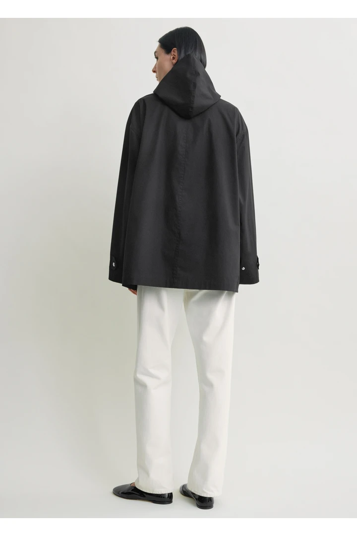 TOTEME 테크니컬 스카프 재킷 블랙의 블랙컬러 2번쨰 이미지입니다.