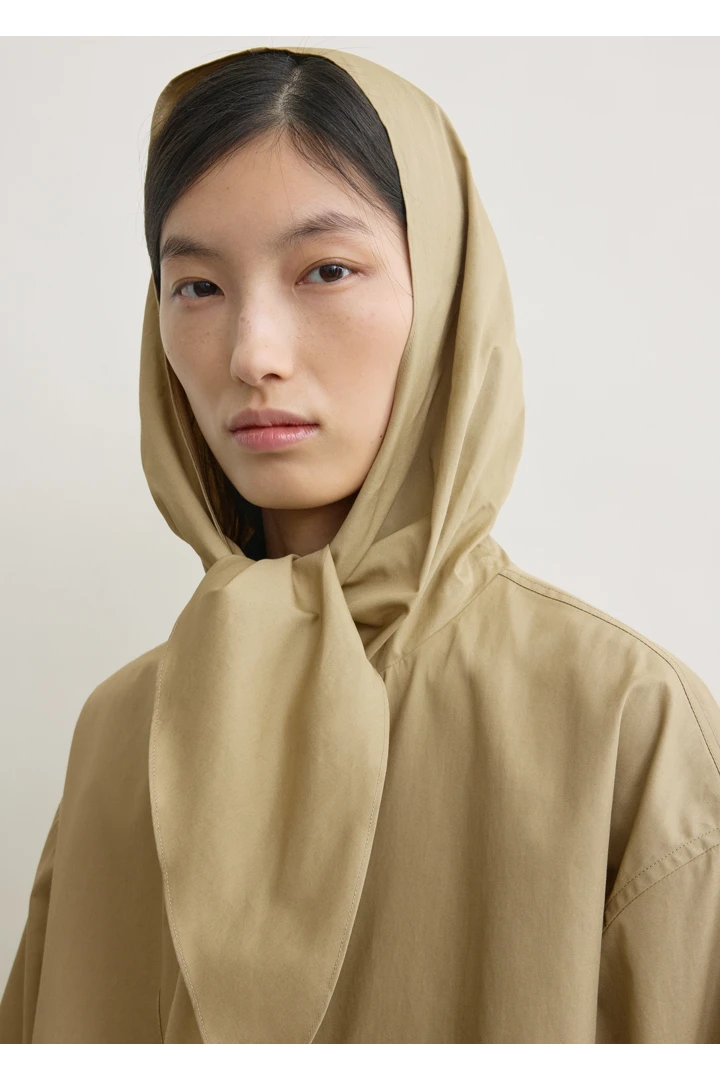 TOTEME 테크니컬 스카프 재킷 캐슈의 캐슈컬러 4번쨰 이미지입니다.