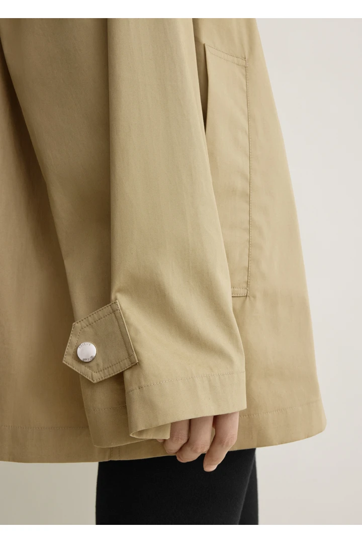 TOTEME 테크니컬 스카프 재킷 캐슈의 캐슈컬러 5번쨰 이미지입니다.