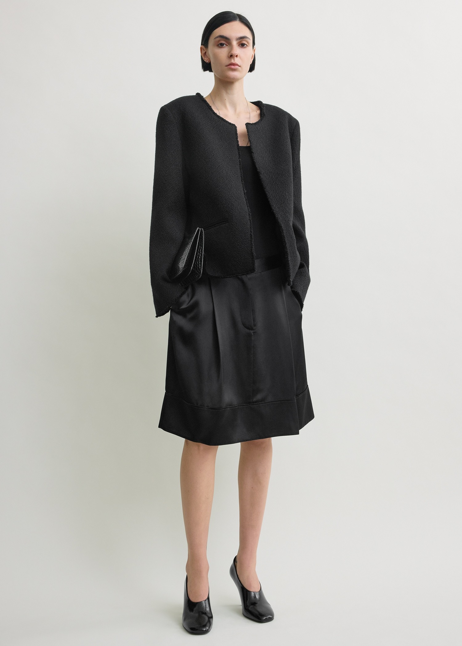 TOTEME 오픈 프론트 부클레 블레이저 블랙의 블랙컬러 0번쨰 이미지입니다.