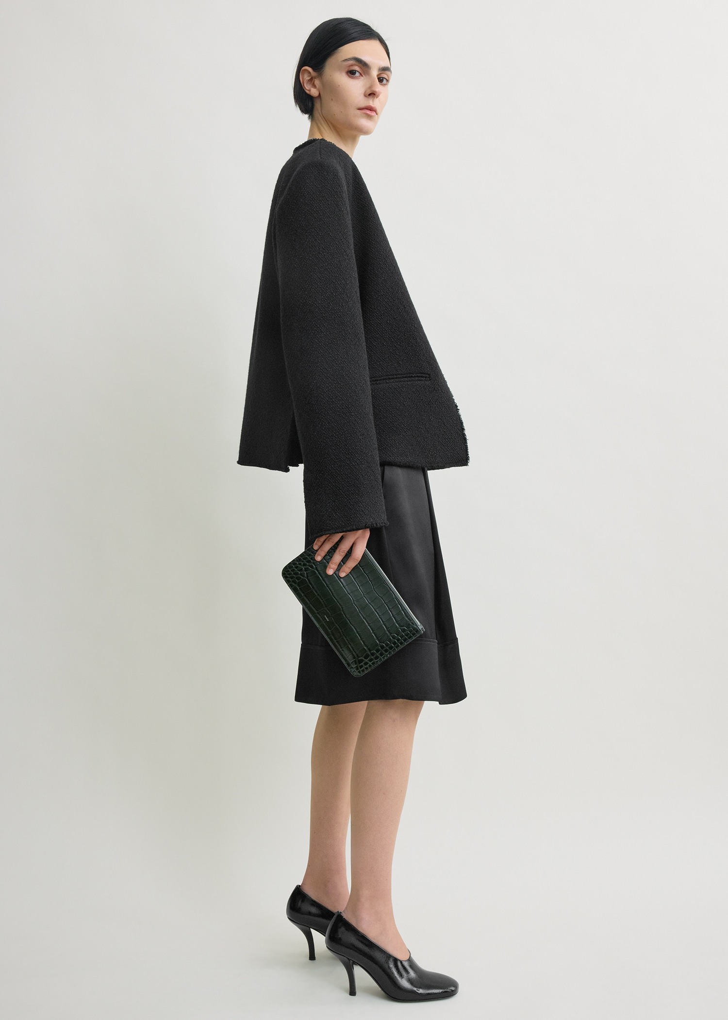 TOTEME 오픈 프론트 부클레 블레이저 블랙의 블랙컬러 1번쨰 이미지입니다.