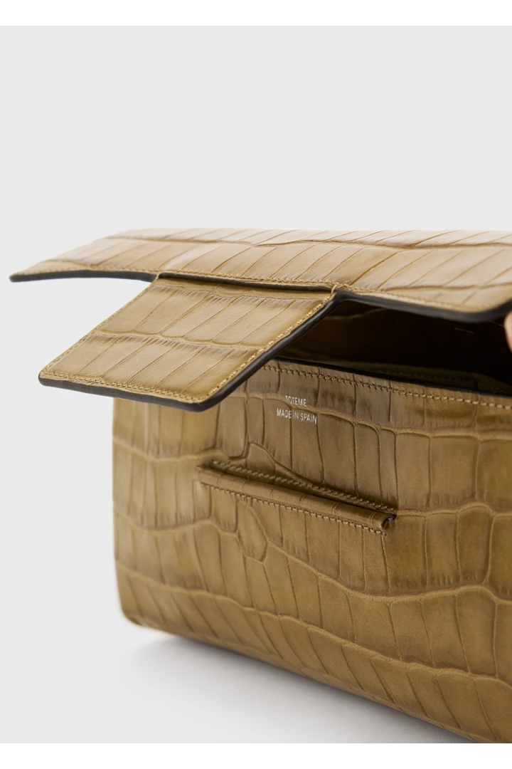 TOTEME 소프트 크로커 엠보스드 티-클러치 비스킷의 비스킷컬러 4번쨰 이미지입니다.