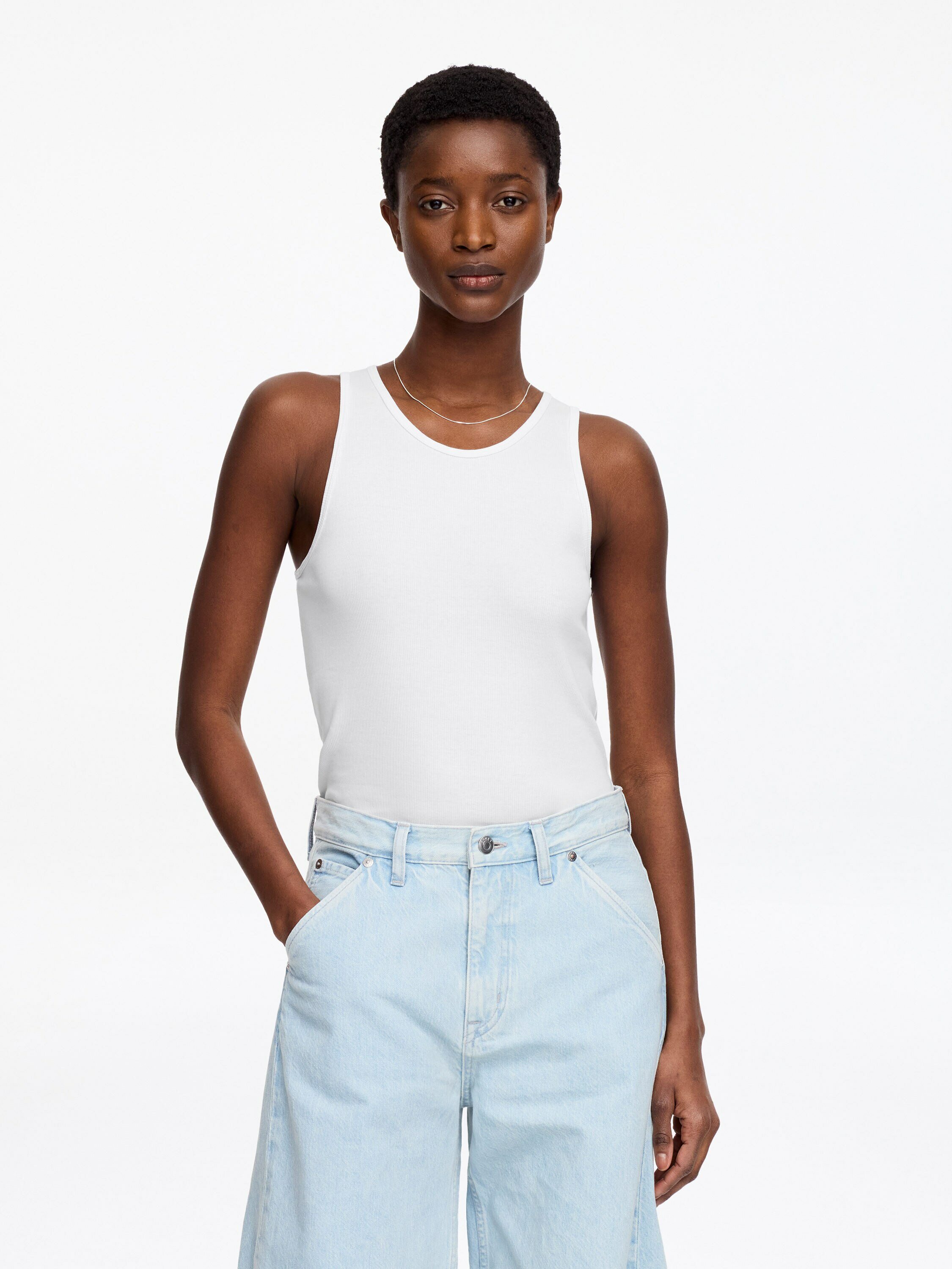 리브드 탱크 탑