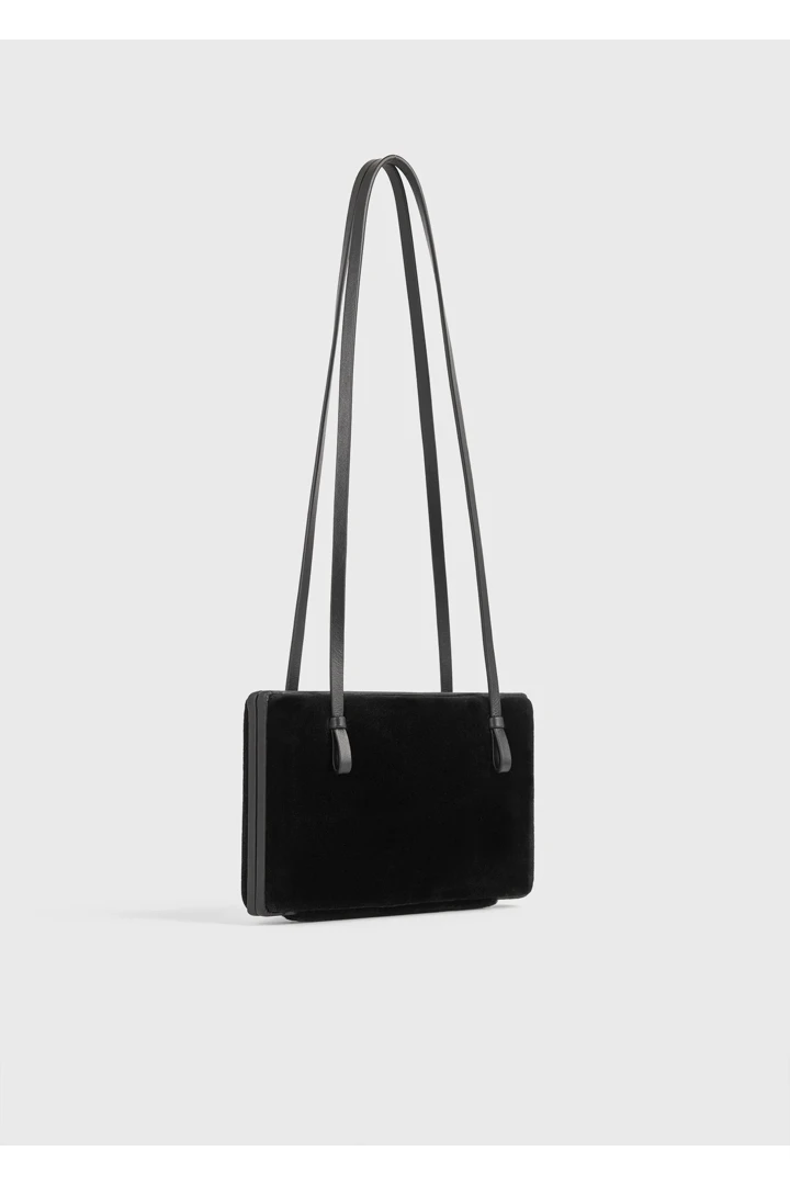 TOTEME 칵테일 벨벳 백 블랙의 블랙컬러 4번쨰 이미지입니다.