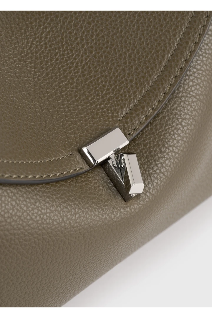 TOTEME 티-락 그레인 레더 클러치 다크 토프의 다크 토프컬러 3번쨰 이미지입니다.