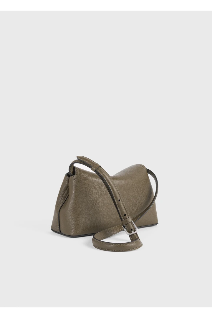 TOTEME 티-락 그레인 레더 클러치 다크 토프의 다크 토프컬러 7번쨰 이미지입니다.